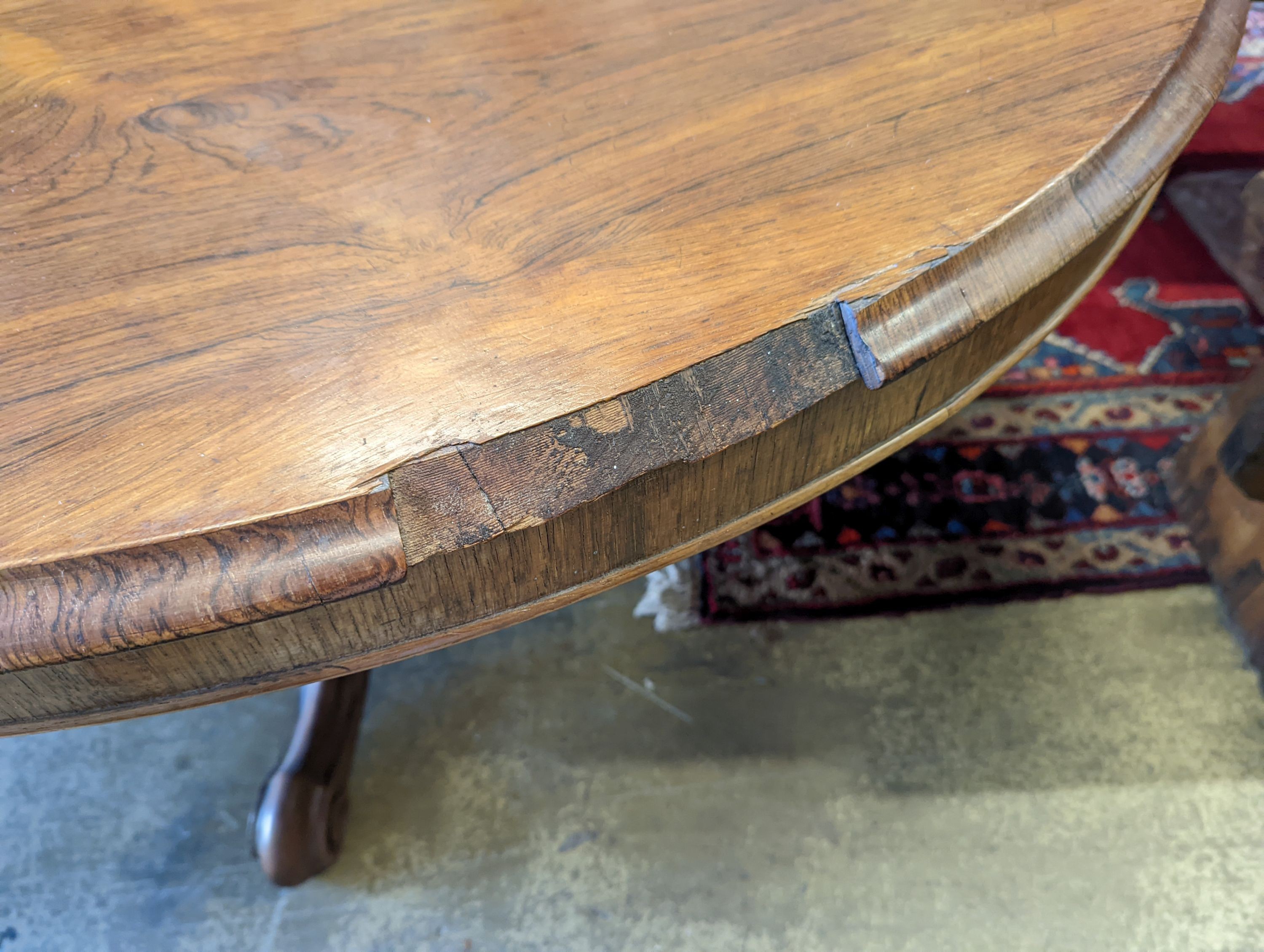 A Victorian circular rosewood breakfast table, diameter 132cm, height 69cm